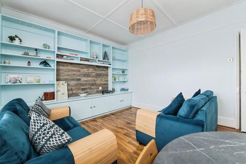 2 bedroom flat for sale, Esplanade, Exmouth, Devon, EX8