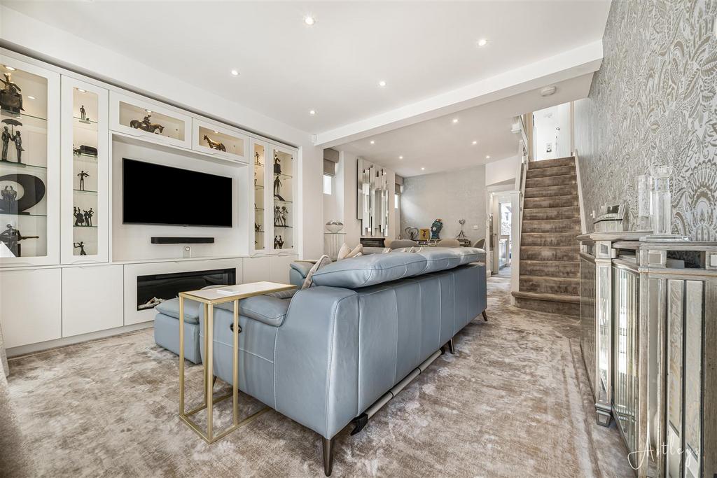 Lounge/Dining Room