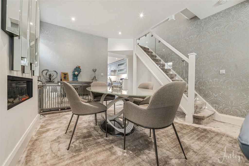 Lounge/Dining Room