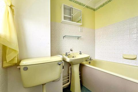 2 bedroom semi-detached bungalow for sale, Biscay Avenue, Eastbourne