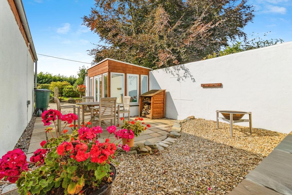 Patio/Summer House