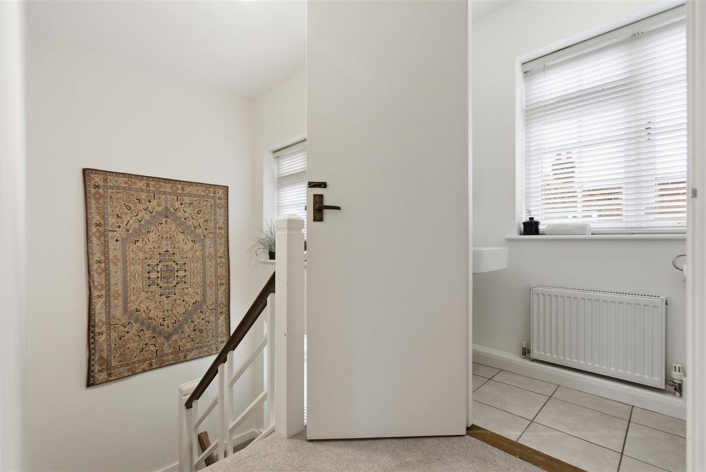 2 Manor Farm Close 22.jpg