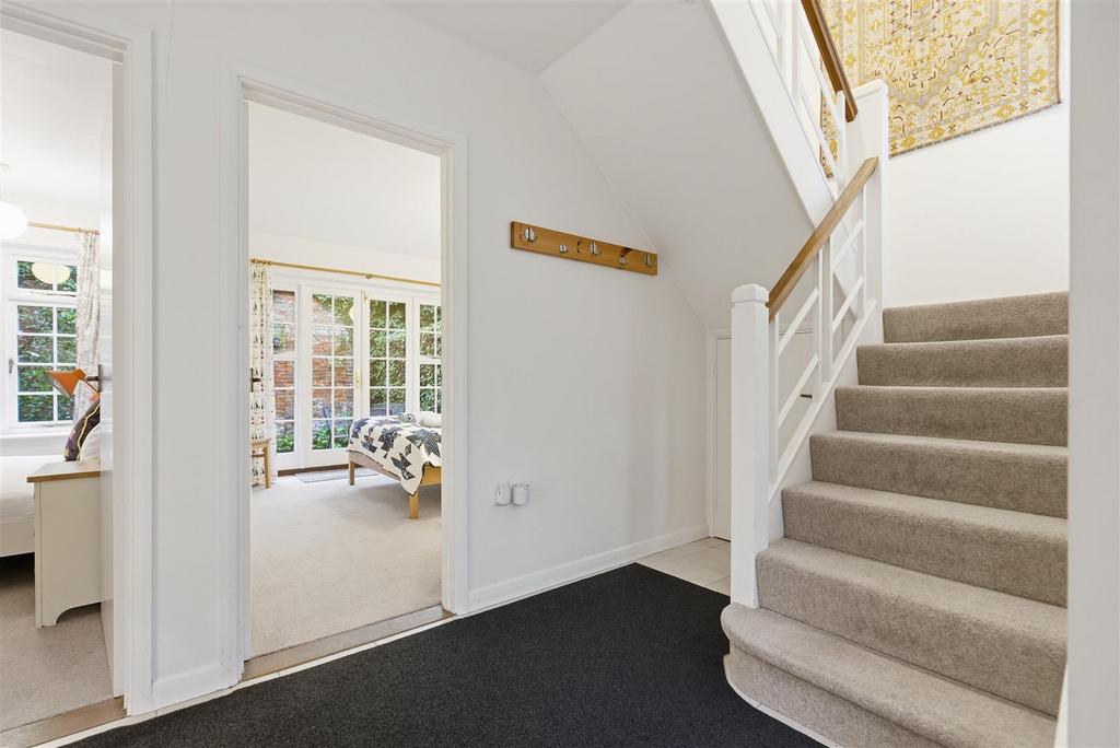 2 Manor Farm Close 23.jpg