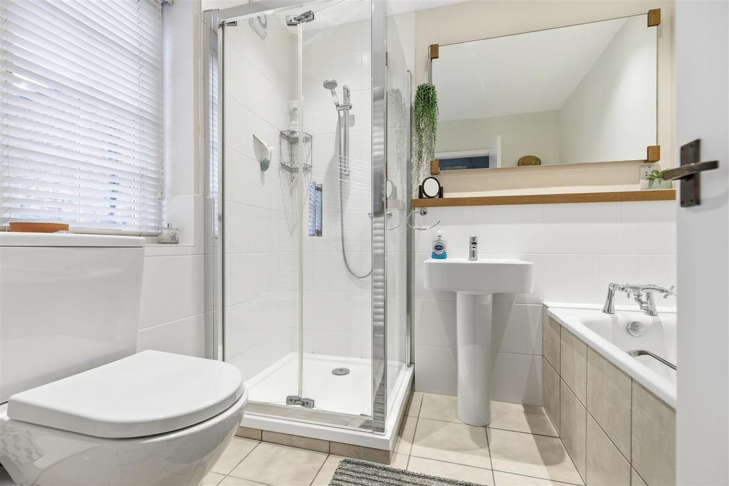 2 Manor Farm Close 25.jpg