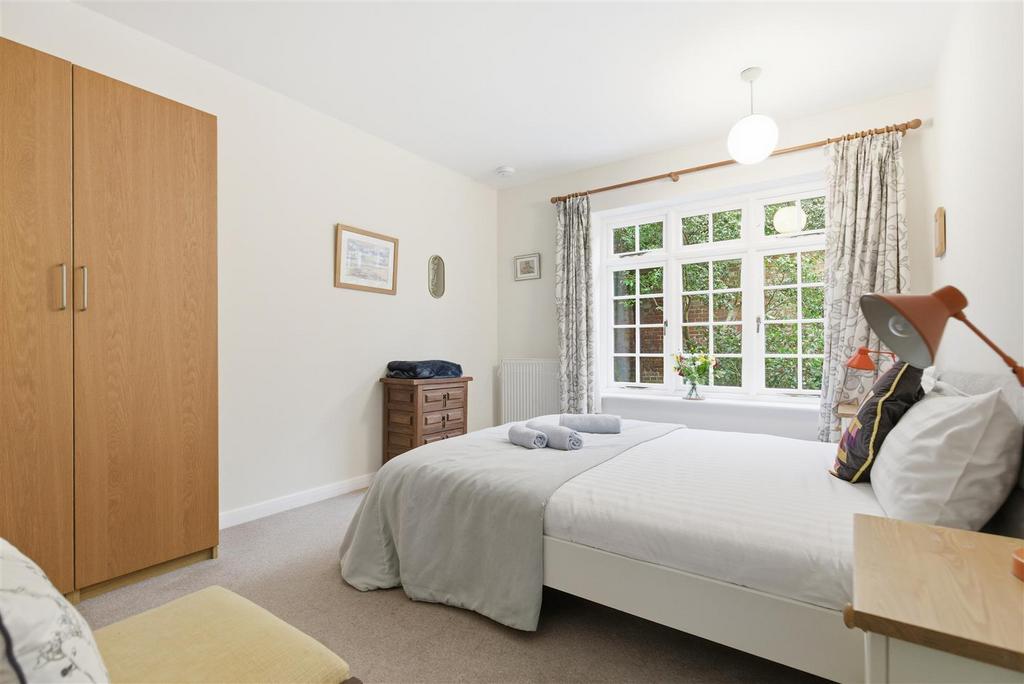 2 Manor Farm Close 27.jpg