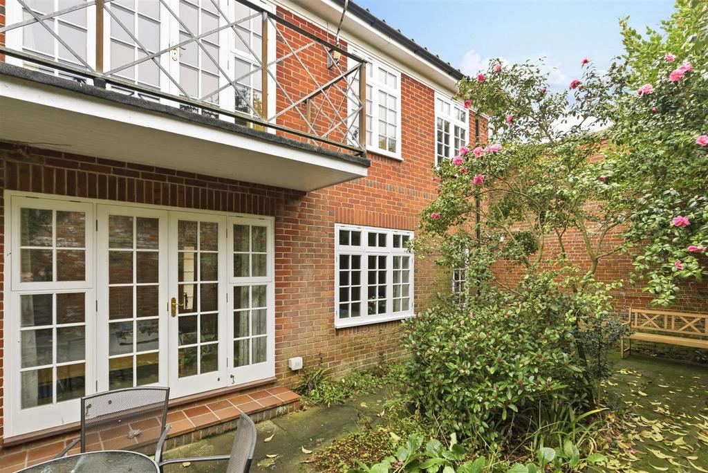 2 Manor Farm Close 32.jpg