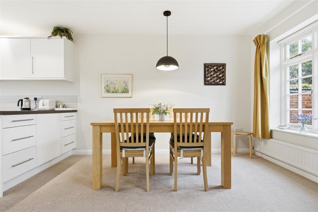 2 Manor Farm Close 15.jpg