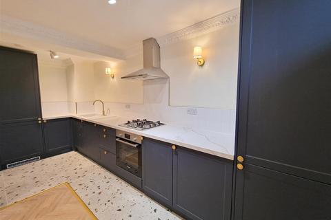 1 bedroom property to rent, Cephas Avenue, London