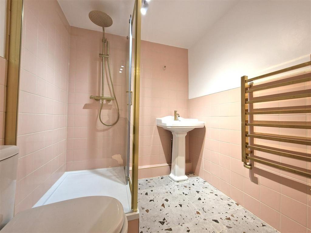 Bathroom 1.jpg