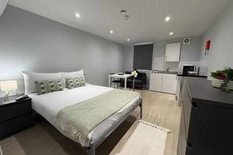 Studio to rent, London Road, Thornton Heath CR7