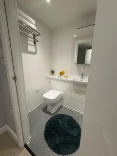 Studio to rent, London Road, Thornton Heath CR7