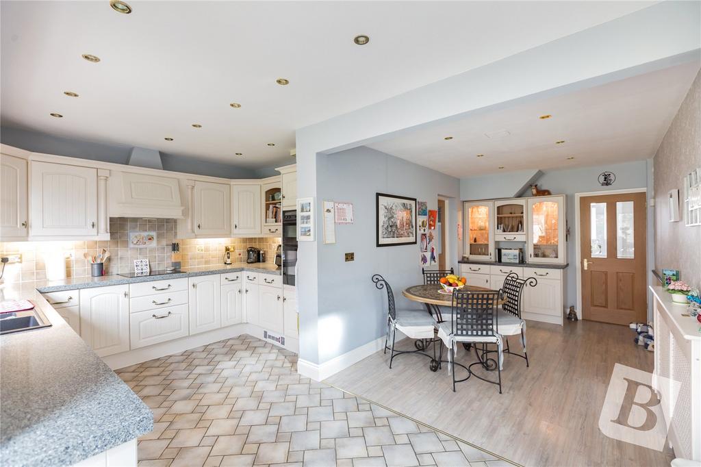 Kitchen/ Dining