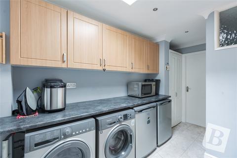 3 bedroom semi-detached house for sale, Sycamore Avenue, Upminster, RM14