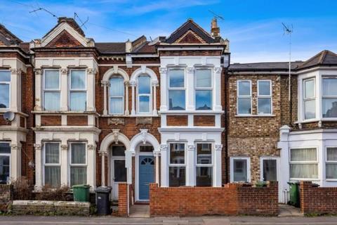 2 bedroom flat to rent, Grove Green Road, E11