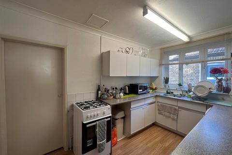 2 bedroom flat to rent, Grove Green Road, E11