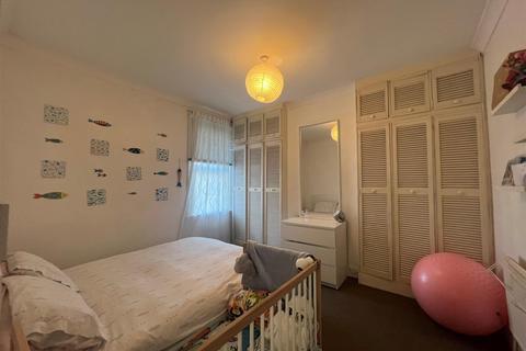 2 bedroom flat to rent, Grove Green Road, E11