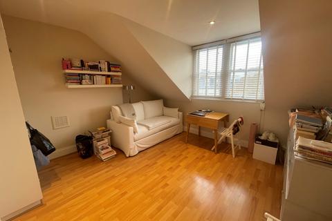 Studio to rent, Somerfield Road, Finsbury Park, N4