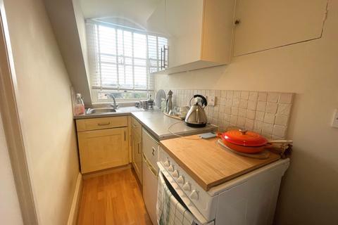 Studio to rent, Somerfield Road, Finsbury Park, N4