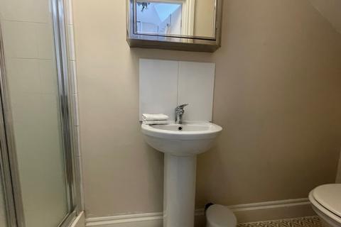 Studio to rent, Somerfield Road, Finsbury Park, N4