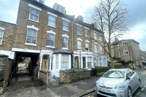 Studio to rent, Somerfield Road, Finsbury Park, N4