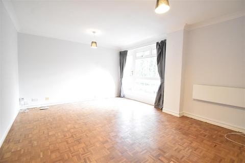 2 bedroom flat to rent, Mountcombe Close, Surbiton