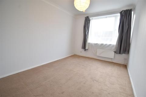 2 bedroom flat to rent, Mountcombe Close, Surbiton