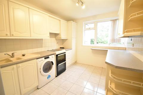 2 bedroom flat to rent, Mountcombe Close, Surbiton