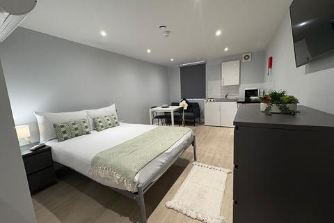 Studio to rent, London Road, Thornton Heath CR7