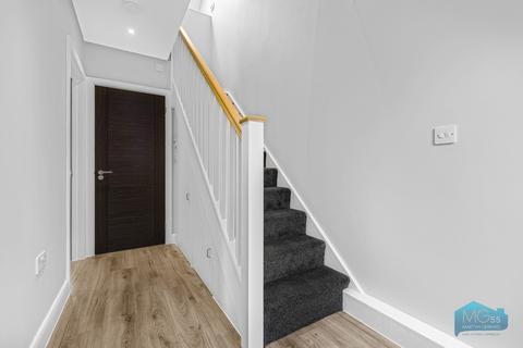undefined, Gabriel Mews, London, N10