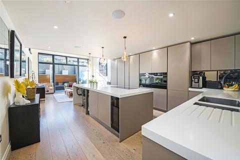 4 bedroom terraced house for sale, Ilminster Gardens, London, SW11