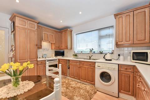 2 bedroom detached bungalow for sale, Parkways Grove, Leeds LS26