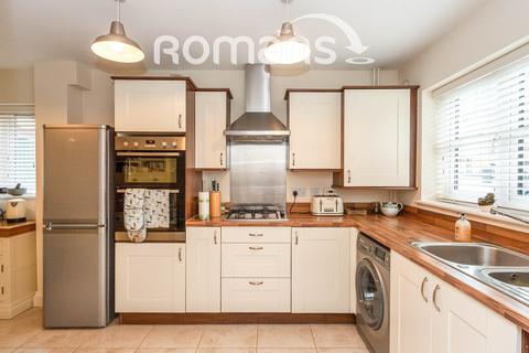 undefined, Gomer Road, Bagshot, GU19
