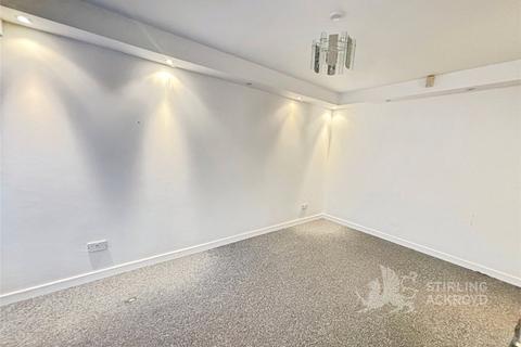 4 bedroom semi-detached house to rent, Rochester Avenue, Feltham, TW13