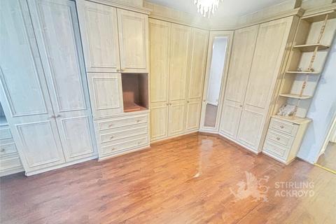 4 bedroom semi-detached house to rent, Rochester Avenue, Feltham, TW13