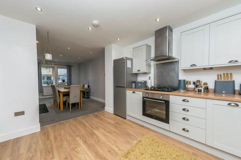 4 bedroom townhouse for sale, Field Fold, Skelmanthorpe, HD8
