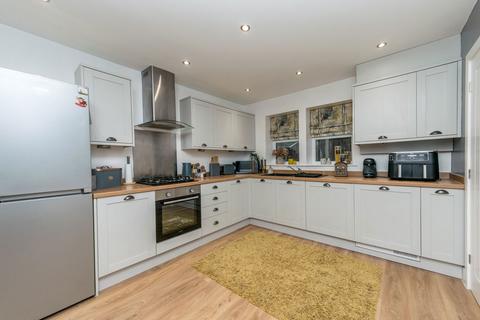 4 bedroom townhouse for sale, Field Fold, Skelmanthorpe, HD8