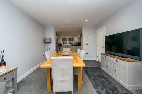 4 bedroom townhouse for sale, Field Fold, Skelmanthorpe, HD8