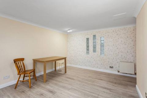 2 bedroom flat for sale, 9/7 Tower Place, The Shore, Edinburgh, EH6 7BZ