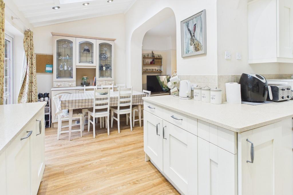 Kitchen/Dining Room