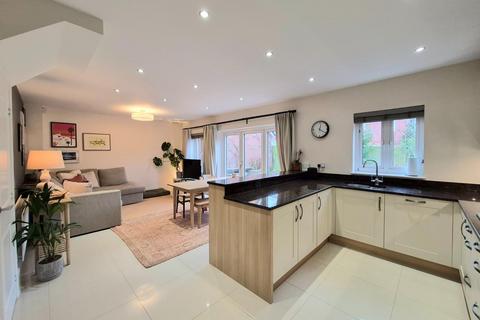 4 bedroom detached house for sale, Barnard Close, Earls Barton, Northamptonshire NN6