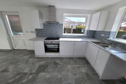 3 bedroom semi-detached house to rent, Beckhampton Road, Nottingham NG5