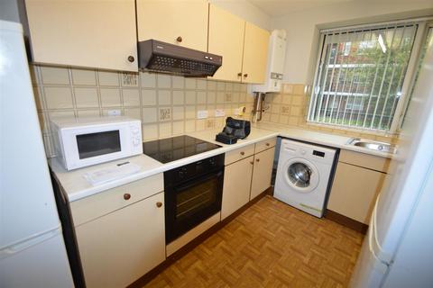 2 bedroom flat to rent, Melmerby Court, Salford M5