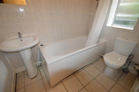 2 bedroom flat to rent, Melmerby Court, Salford M5
