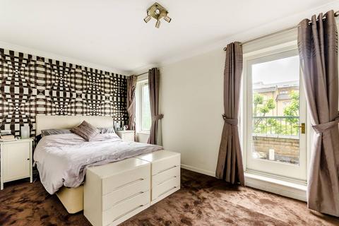 undefined, Bowmans Mews, Tower Hill, London, E1