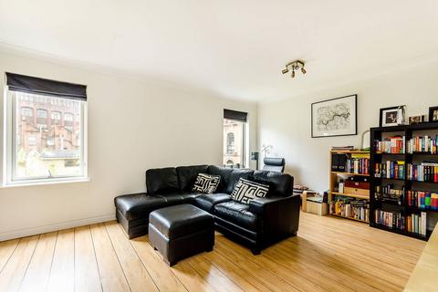 Bowmans Mews, Tower Hill, London, E1
