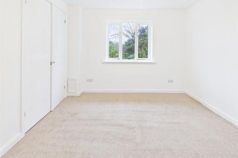 undefined, Varsity Drive, Twickenham