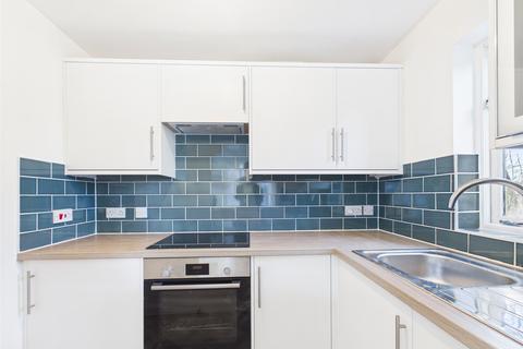 2 bedroom maisonette to rent, Varsity Drive, Twickenham