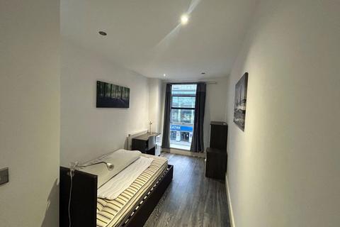 undefined, Room 4, Flat 3, 41 Broadway