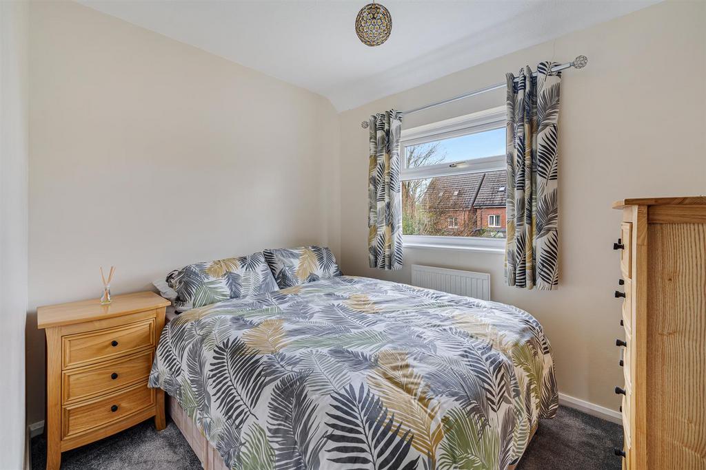 22 GOLDWORTH FOLD RAINHILL-4.jpg