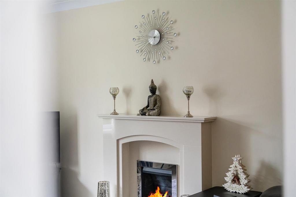 22 GOLDWORTH FOLD RAINHILL-17.jpg